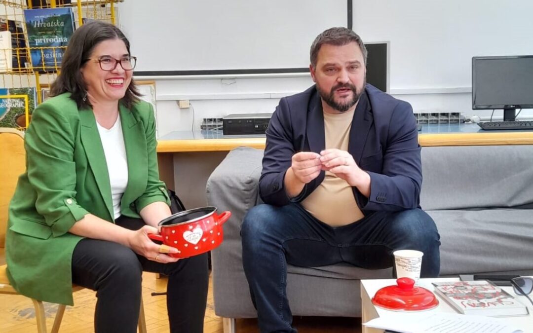 U školskoj knjižnici ugostili smo književnika i profesora Kristiana Novaka