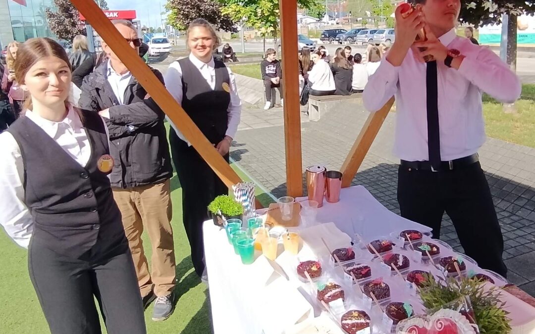 Učenici i nastavnici Ugostiteljsko-turističkog učilišta na zagorskom Malom gastru