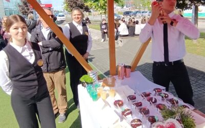 Učenici i nastavnici Ugostiteljsko-turističkog učilišta na zagorskom Malom gastru